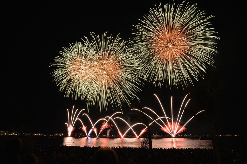 fireworks, show, pyrotechnics, celebration, fireworks show, bright, explosive, explosion, celebrate, night time, night sky, new év's eve, fireworks, fireworks, fireworks, fireworks, fireworks