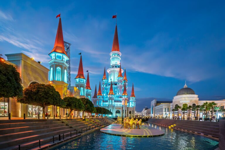 Antalya,,Turkey,-,November,15,,2024,:,The,Shopping,Center