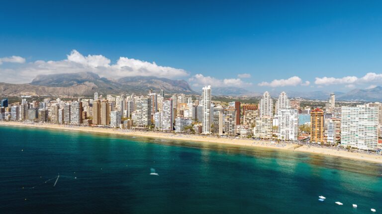 Stunning,Drone,Flight,Over,Benidorm,Beach,Costa,Blanca